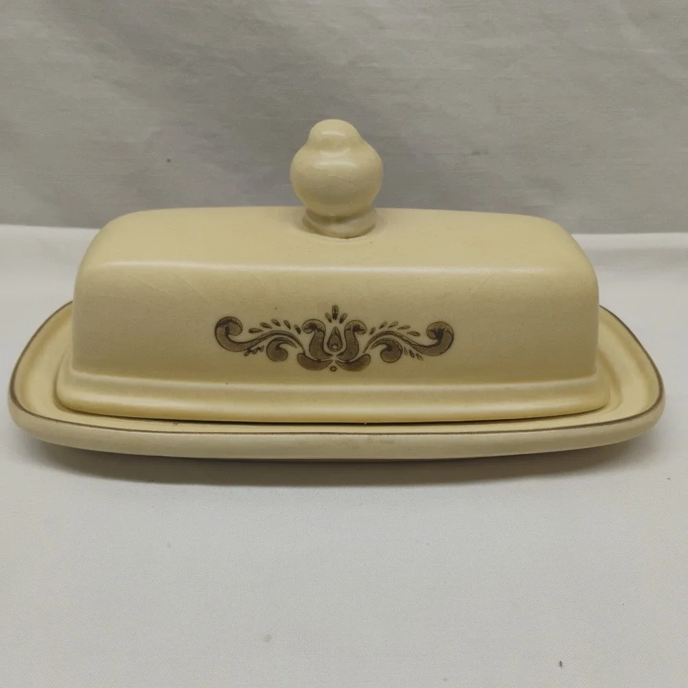 Vintage 70s Pfaltzgraff Village Pattern Covered Butter Dish 8